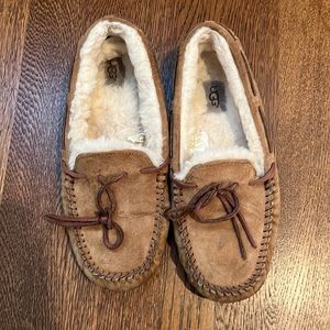 These are ugg slipper.